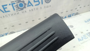 Накладка порога задняя правая Mazda CX-5 17-25 черн, царапины