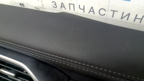Накладка передней панели центральная Mazda CX-5 21-25 кожа черная под 10.3" дисплей, вставка под темное дерево, с кнопкой аварийной сигнализации, царапины