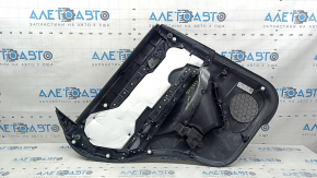 Обшивка двери карточка задняя правая Mazda CX-5 17-23 черная, с черной вставкой кожа, подлокотник кожа черный, молдинг под темно-серое дерево, потерта