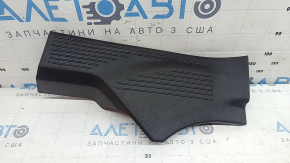 Накладка порога ззаду права Nissan Rogue 21-26 чорна, подряпини