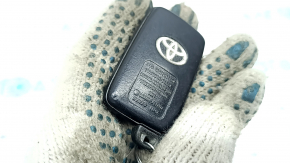 Ключ Toyota Prius 30 12-15 smart key 3 кнопки, царапины, полез хром, надломан
