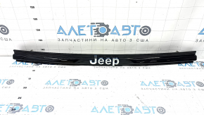Накладка дверей багажника центральна Jeep Grand Cherokee WL 22-23 PHEV з емблемою
