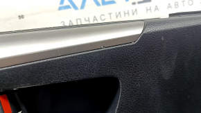 Обшивка двери карточка передняя левая Toyota Rav4 16-18 черная, под память, подлокотник кожа черная, вставка серебро, с ручкой, царапины, потерта
