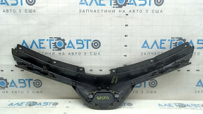 Решетка радиатора grill Toyota Rav4 16-18 hybrid с хром молдингами, с эмблемой под радар, с уплотнителем, сколы
