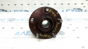 Ступица передняя правая Toyota Rav4 13-18 ржавая