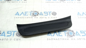 Накладка порога зовнішня задня ліва Kia Sportage 23-26 чорна, подряпина
