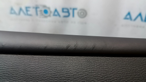 Обшивка двери карточка задняя левая в сборе Mitsubishi Outlander 22-26 черная, подлокотник и вставка кожа черная серая строчка, молдинг черный глянец с хром, с ручкой, царапины на коже