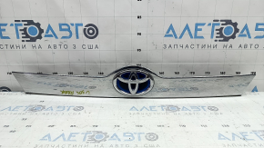 Молдинг крышки багажника Toyota Camry v50 12-14 usa XLE хром под камеру, с эмблемой hybrid