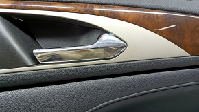 Обшивка дверей картка задня права Lincoln MKZ 17-20 чорна з чорною вставкою шкіра, підлокітник чорна шкіра, вставка коричневе дерево глянець, під їжечку Revel, з підсвічуванням, з ручкою, під хімчистку, подряпини