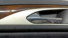 Обшивка дверей картка передня ліва Lincoln MKZ 17-20 чорна з чорною вставкою шкіра, підлокітник чорна шкіра, вставка коричневе дерево глянець, під їжалки Revel, з підсвічуванням, з ручкою, тріснута вставка під дерево, подряпини