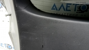 Дверь багажника в сборе Hyundai Tucson 22-24 Korea, тонировка, серебро R2T, Hybrid, вмятина, царапины на накладке, царапины на обшивке