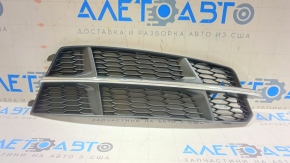 Решітка переднього бампера права Audi A6 C7 16-16 хром молдинг
