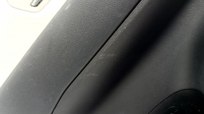 Обшивка двери карточка задняя левая Hyundai Tucson 22-26 черная, с ручкой, с серой вставкой, подлокотник черный пластик, хром молдинг с черным глянцем, царапины