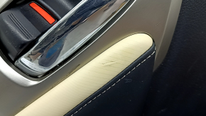 Обшивка двери карточка задняя левая Lexus CT200h 14-17 черная, подлокотник кожа черная, вставка кожа бежевая, молдинг бежевый, ручка хром, царапины, под чистку