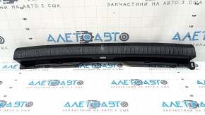 Накладка отвору багажника Lexus CT200h 11-17 чорна, подряпини