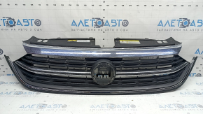 Решетка радиатора grill VW Jetta 22-24 без эмблемы, под радар, царапины, песок