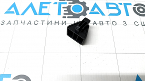 Крючок обшивки арки правый Audi Q3 83A 19-25 черный