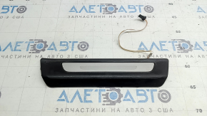 Накладка порога ззаду права зовнішня Audi Q7 16-26 чорна з хромом, підсвічування, подряпини