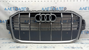 Решетка радиатора grill в сборе Audi Q7 20-24 серая, с кронштейном и креплением камеры, треснута, полез хром