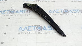 Накладка заднього бампера права Toyota Sienna 21-26 чорний глянець, потерта, зламане кріплення, надламане кріплення