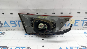 Фонарь внутренний крышка багажника правый Toyota Avalon 13-15 царапины