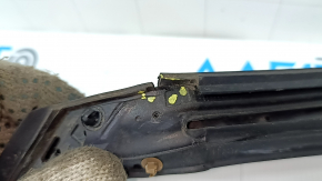 Уплотнитель двери задней левой Kia K5 21-24 надрывы