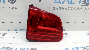 Ліхтар внутрішній кришка багажника лівий VW Tiguan 12-18 рест, тріщина