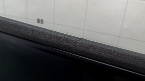 Обшивка двери карточка передняя правая Kia K5 21-24 черная, вставка и подлокотник кожа черная, молдинг графит, тычка, царапины, примято крепление
