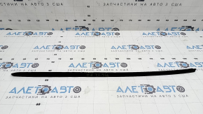 Молдинг лобового скла правий VW Tiguan 09-18 подряпини, задираки