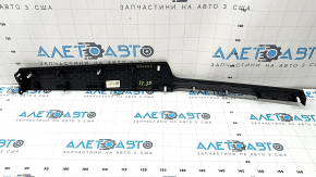 Накладка передней панели нижняя правая Kia K5 21-24 черная, царапины, надломано крепление