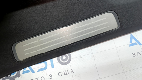 Накладка порога задняя правая внутренняя Volvo XC90 16-22 с подсветкой, черная, царапины,