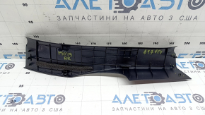 Накладка порога задняя правая Toyota Prius 50 16-22 черная, потерта, побелели крепления
