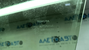 Стекло двери передней правой Toyota Prius 50 16-22