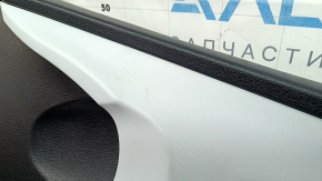 Обшивка двери карточка передняя правая Toyota Prius 50 18-22 черная с серой вставкой, с подлокотником кожа, царапины