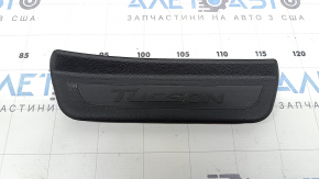 Накладка порога зовнішня ззаду права Hyundai Tucson 16-21 чорна, подряпини