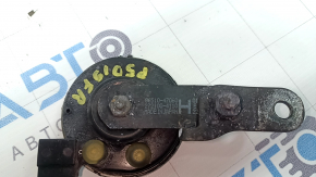 Сигнал правый Toyota Prius 50 16-22 high Denso с кронштейном, ржавый