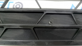 Нижняя решетка переднего бампера центральная Honda Civic XI FE/FL 22-24 LX, SPORT, незаводские отверстия, царапины