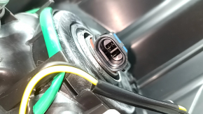 Фара передняя правая Toyota Prius V 12-14 дорест галоген