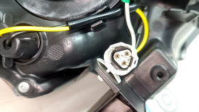 Фара передняя левая Toyota Prius V 12-14 дорест галоген