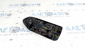 Рычаг открывания лючка бензобака Toyota Prius V 12-17 царапины