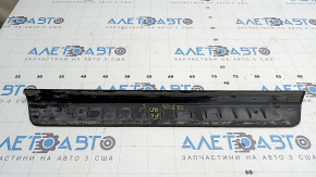 Накладка порога внешняя передняя левая Audi Q5 80A 18-25 черная с хромом, царапины