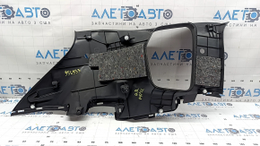 Накладка задней стойки правая Mitsubishi Outlander 22-26 черная, под 3 ряда, с заглушкой, царапины