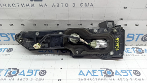 Фонарь внутренний дверь багажника левый Mitsubishi Outlander 22-26 царапина