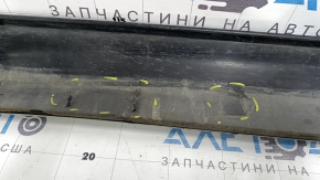 Накладка двери нижняя передняя левая Mitsubishi Outlander 22-24 серебро, сломаны крепления, царапины