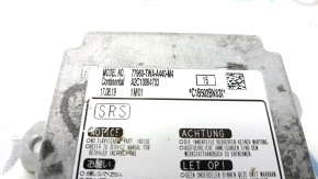 Крупный план разъемов модуля SRS AIRBAG для Honda Accord 18-20, в хорошем состоянии.