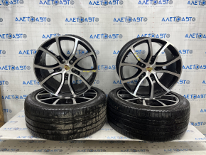 Комплект колесных дисков R21 x 11J ET58, R21 x 9.5J ET46 Porsche Cayenne 19-23 черные, с резиной, колпачками и датчиками, бордюрка