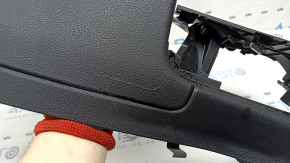Накладка задней стойки левая Nissan Rogue Sport 20-23 черная, с заглушкой, царапины
