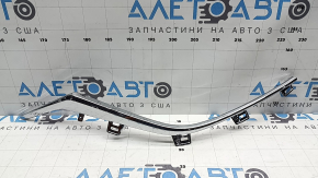 Молдинг решетки радиатора правый Mazda 3 14-16 BM дорест