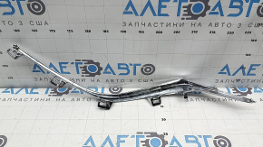 Молдинг решетки радиатора правый Mazda 3 14-16 BM дорест