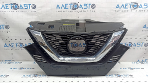 Решетка радиатора grill Nissan Rogue Sport 20-22 без камеры, побелел пластик, треснута, сколы, царапины, незаводские отверстия